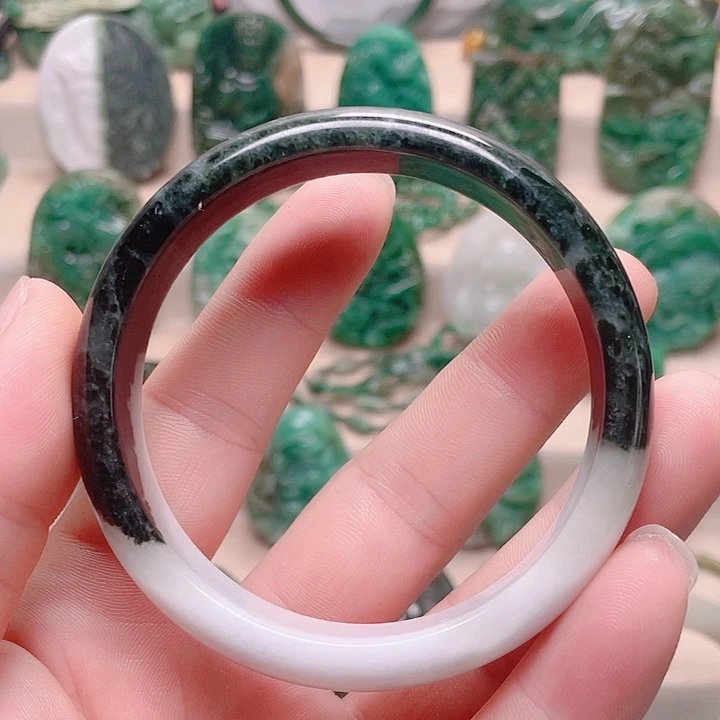 未镶嵌独山玉手镯