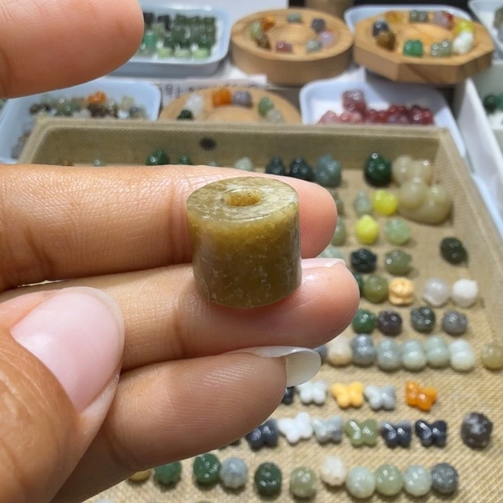 和田玉未镶嵌珠宝奇石