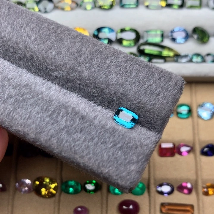 裸石一粒未镶嵌碧玺