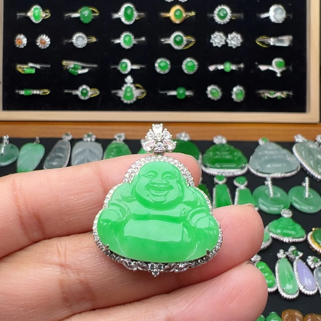 翡翠18K金镶嵌颈饰佛