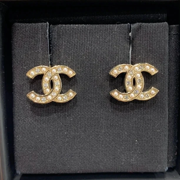 全新未使用 Chanel/香奈儿 金色双C拼珍珠和钻 耳钉