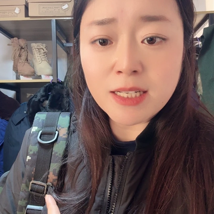 虎。  斑。      背包