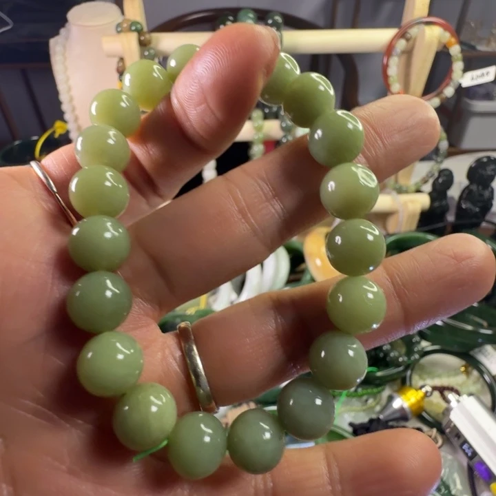 上***善和田玉未镶嵌颈饰