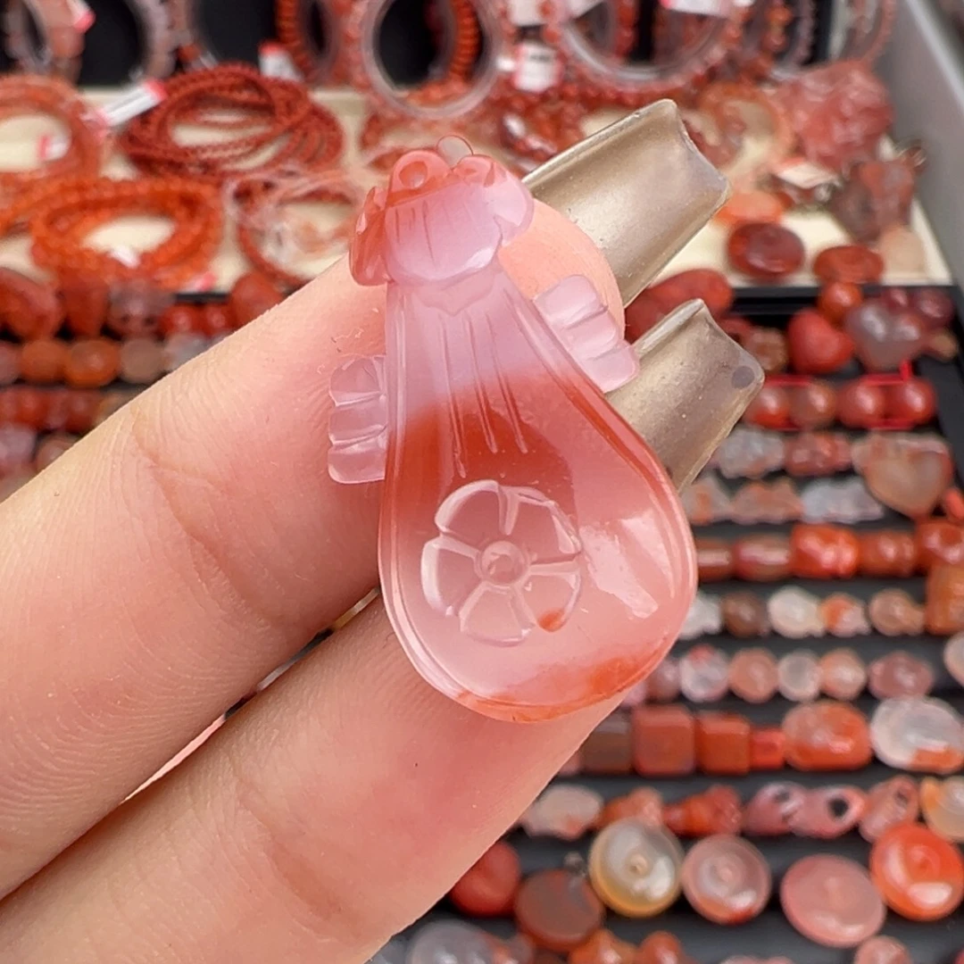 南红玛瑙未镶嵌颈饰琵琶