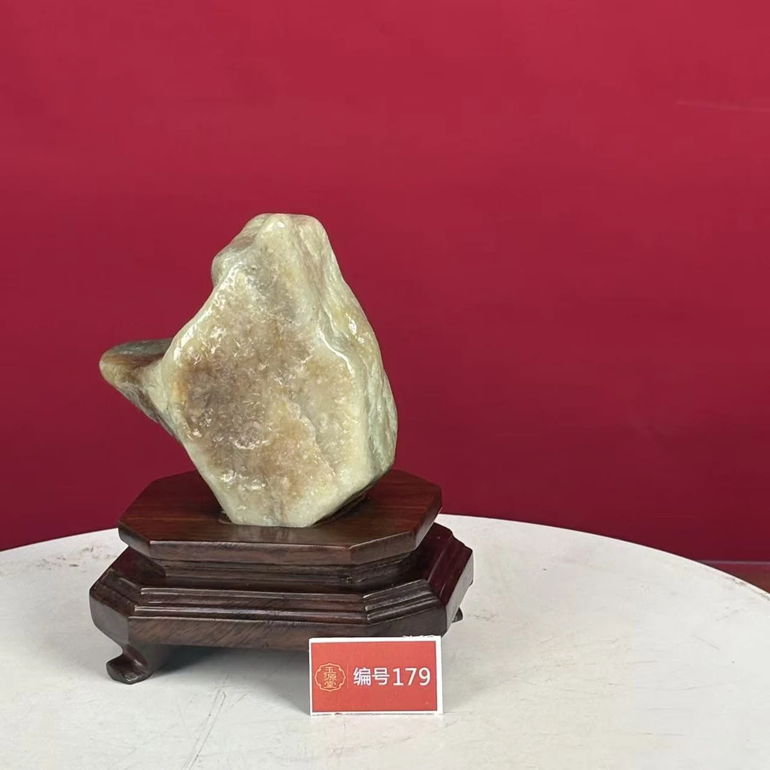 新疆玉料原石带底座发一件编号179