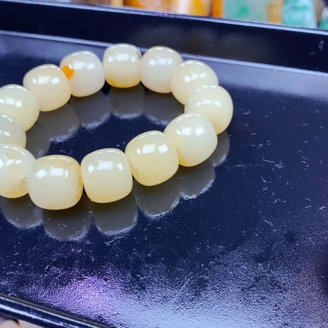 石英质玉（黄龙玉）未镶嵌颈饰