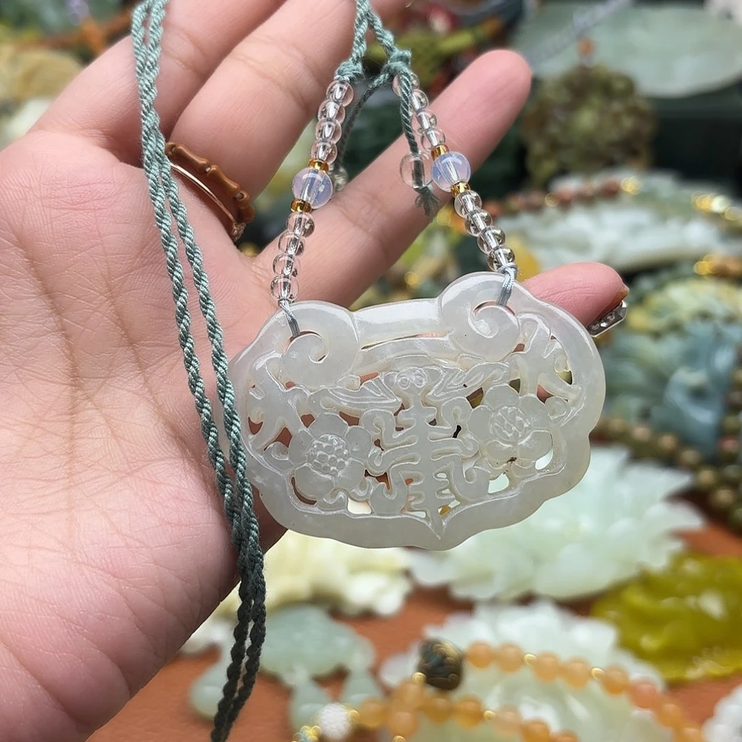 蛇纹石玉未镶嵌颈饰