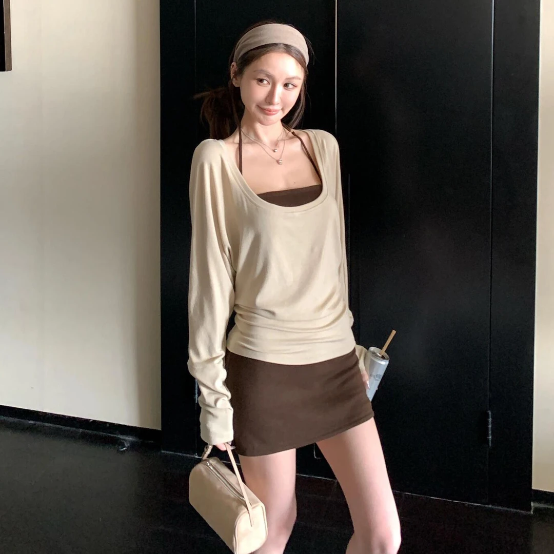高级感挂脖吊带连衣裙女秋季气质修身2025超火穿搭一整套春秋短裙
