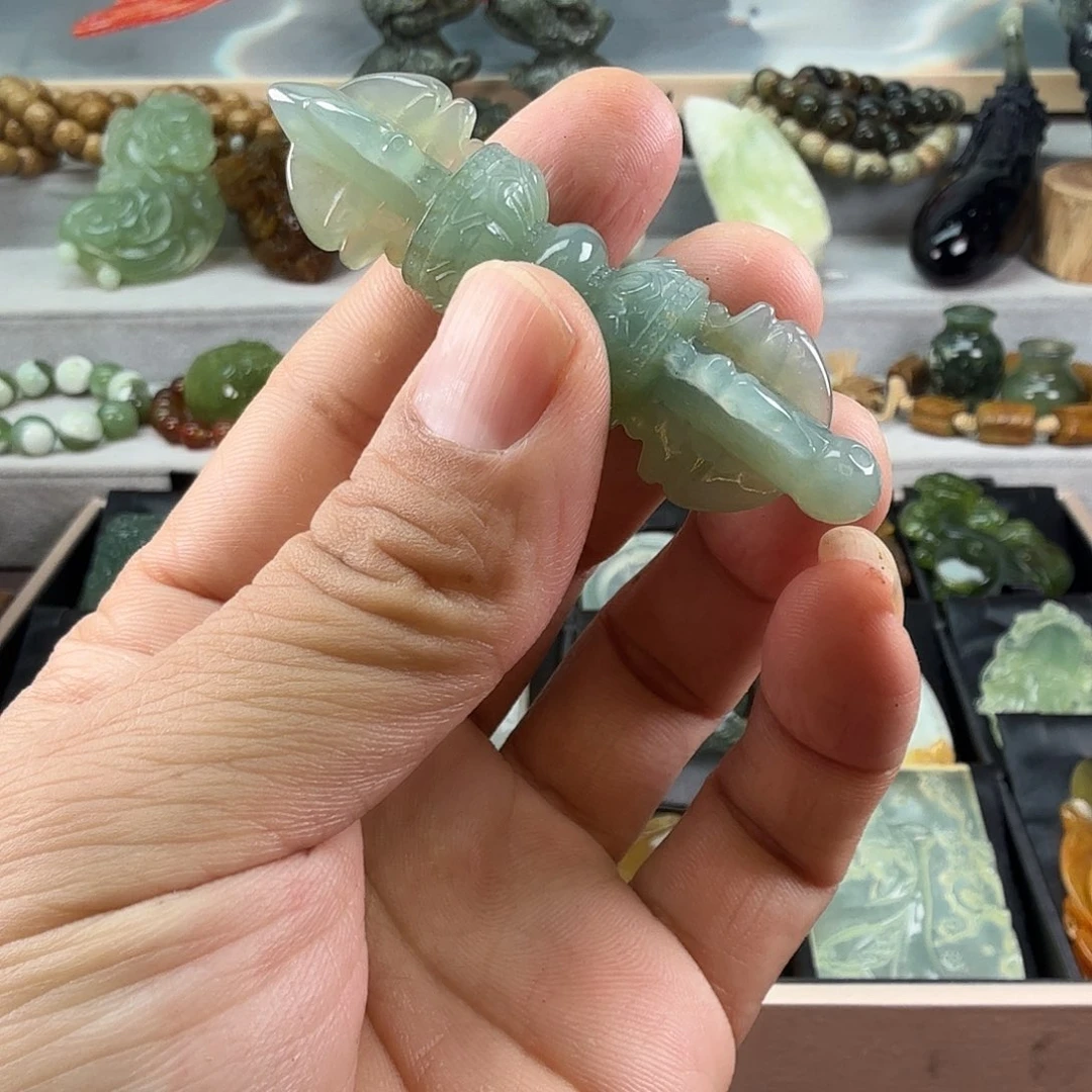 蛇纹石玉未镶嵌颈饰