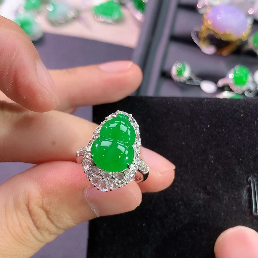 翡翠18K金镶嵌戒指