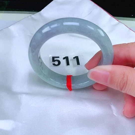 翡翠手镯未镶嵌翡翠手镯