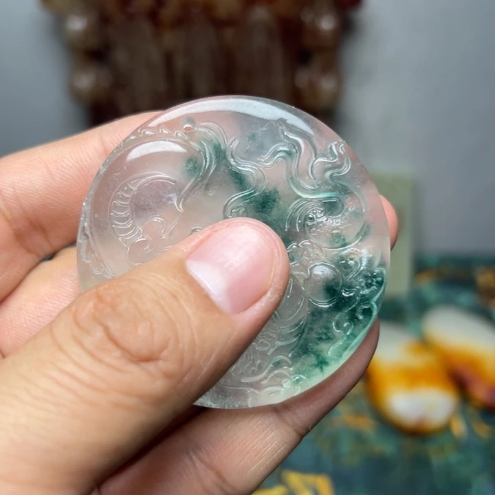 黄色瓷观音型吊坠