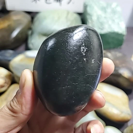 塞***鸿未镶嵌和田玉（糖玉）挂件