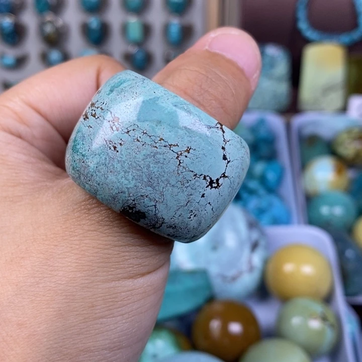 绿松石未镶嵌颈饰