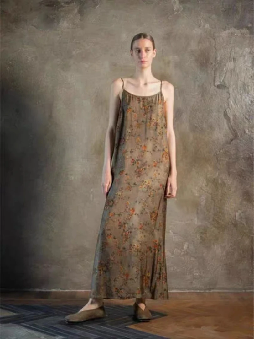 Li Wang/里望设计师款款春意盎然 新款碎花 轻盈垂坠气质吊带裙