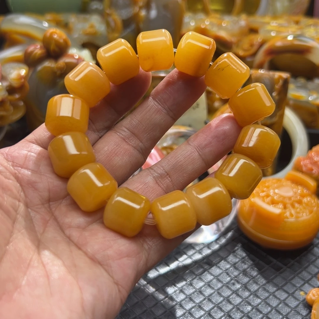 颈饰未镶嵌石英质玉