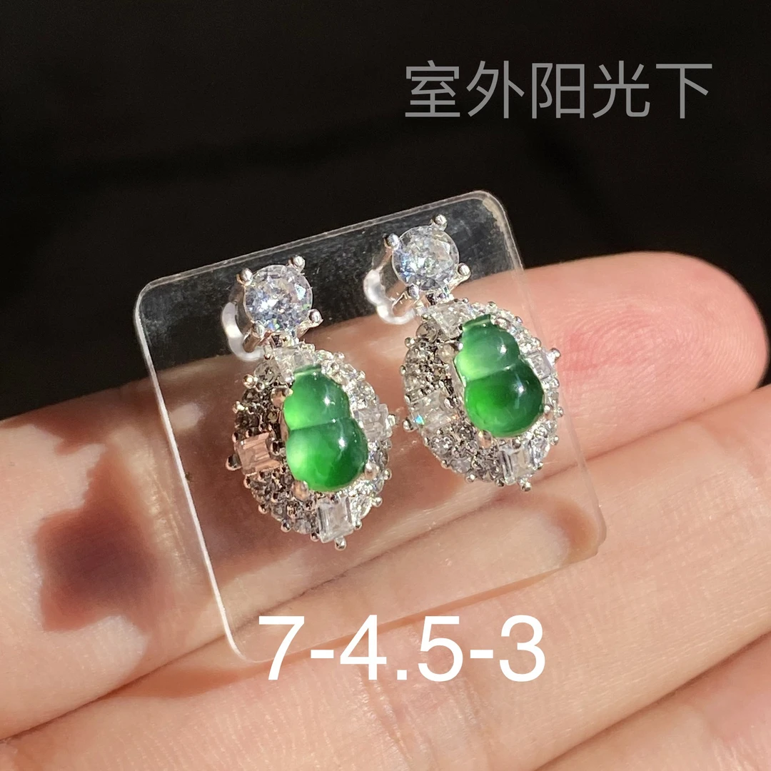 特！天然缅料翡翠高冰玻璃底晴绿飘绿花葫芦耳钉饱满无纹裂