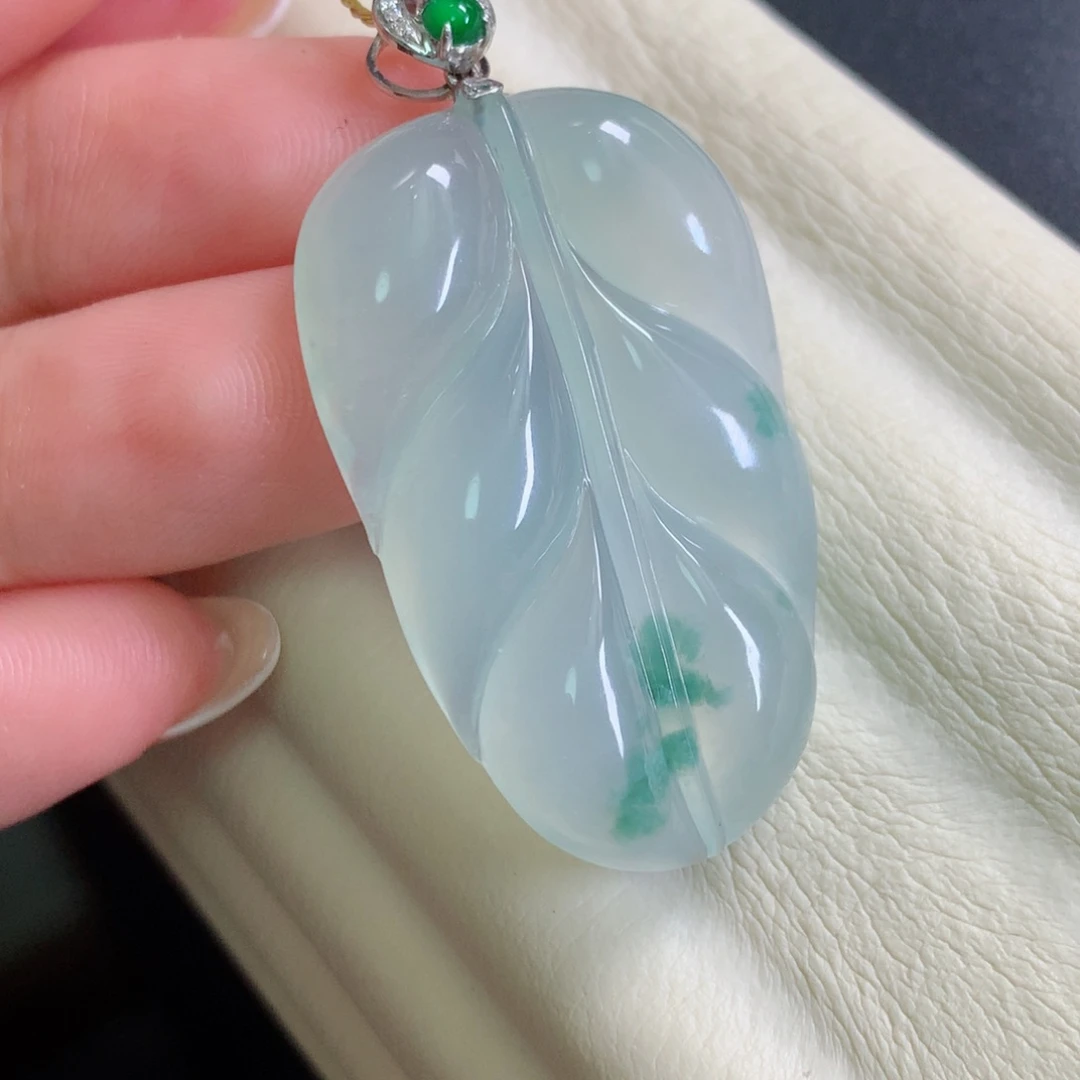翡翠18K金镶嵌颈饰叶子