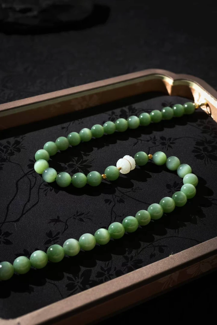 碧玉项链 珠体约10mm 渐变