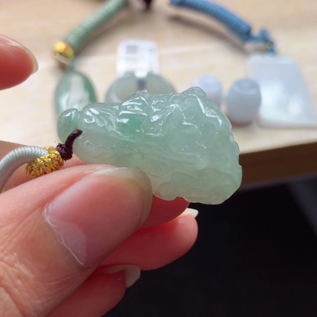 翡翠未镶嵌颈饰吊坠