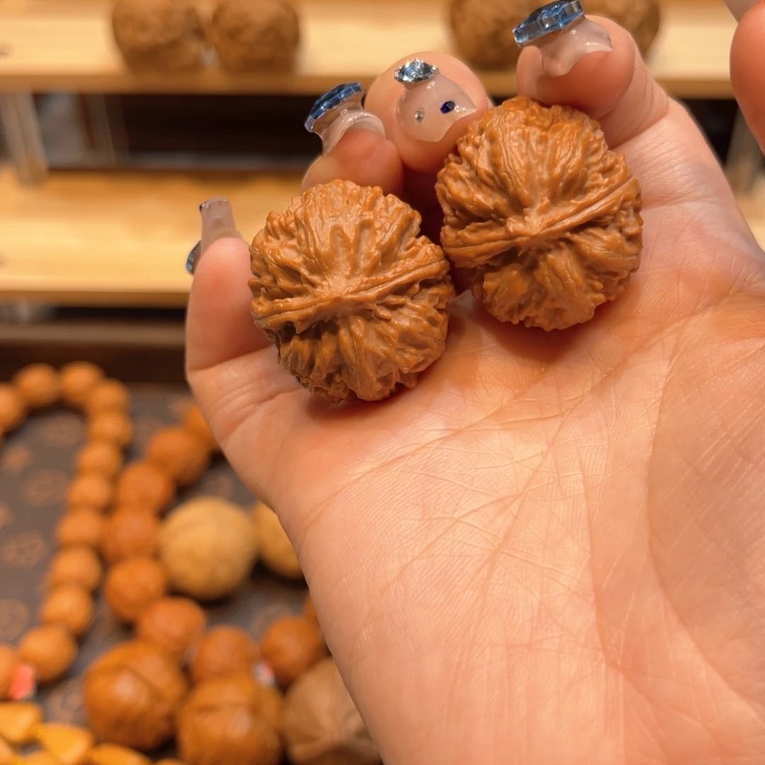 文玩核桃把件红皮恶僧