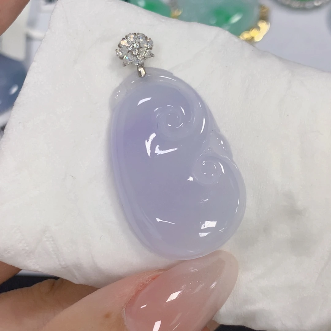 颈饰18K金镶嵌翡翠