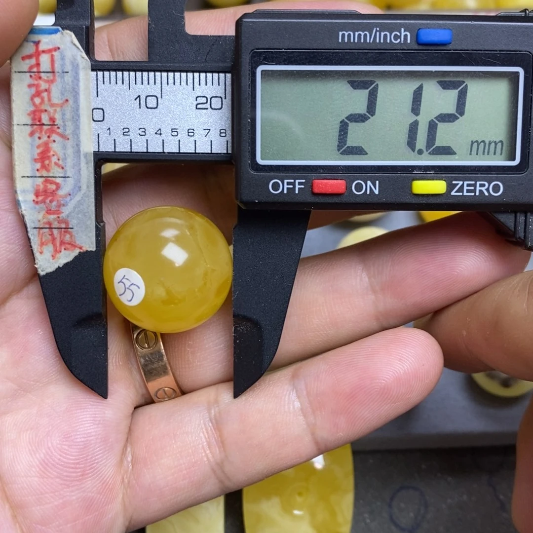 蜜蜡未镶嵌裸石21.2瑕疵圆珠默认直发