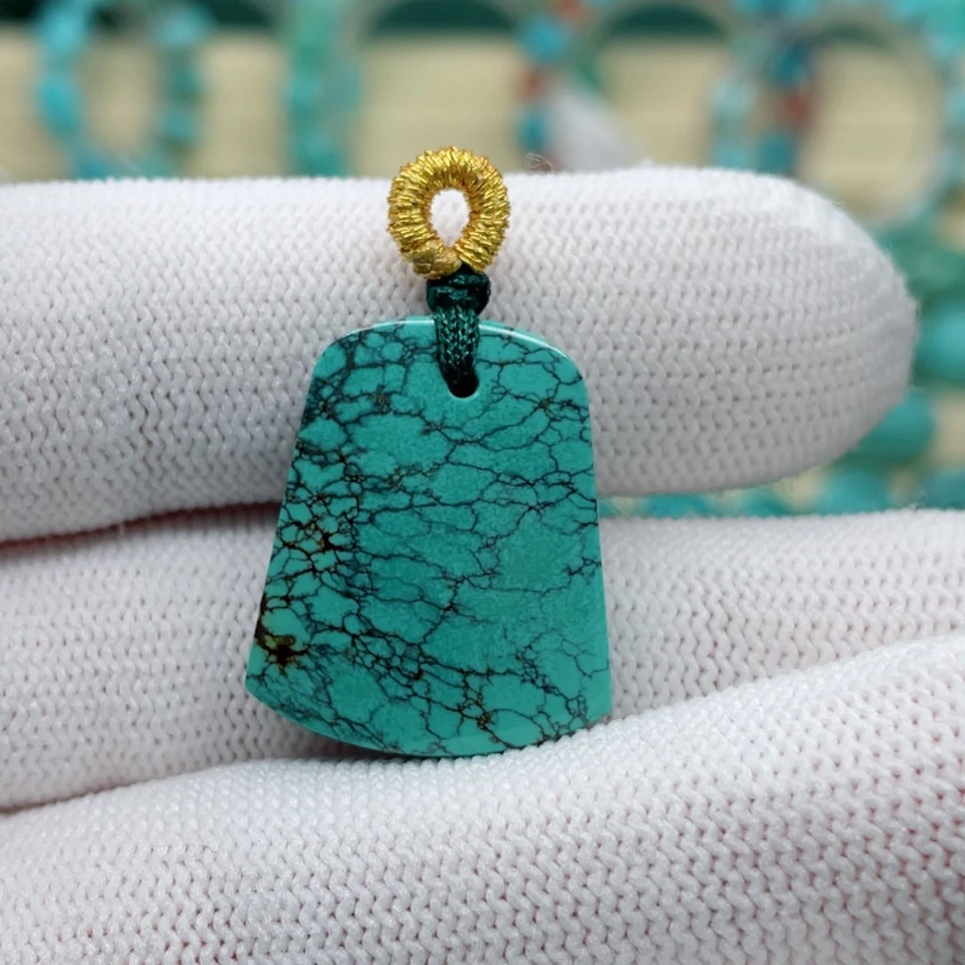 绿松石未镶嵌颈饰