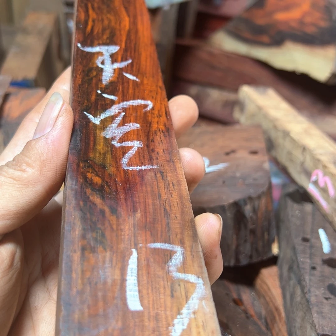 《***》交趾黄檀（大红酸枝）