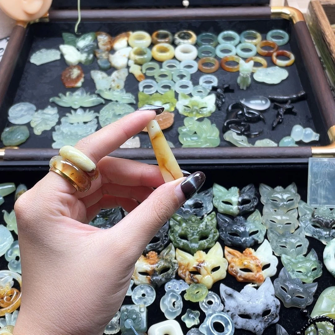 蛇纹石玉未镶嵌颈饰随行吊坠