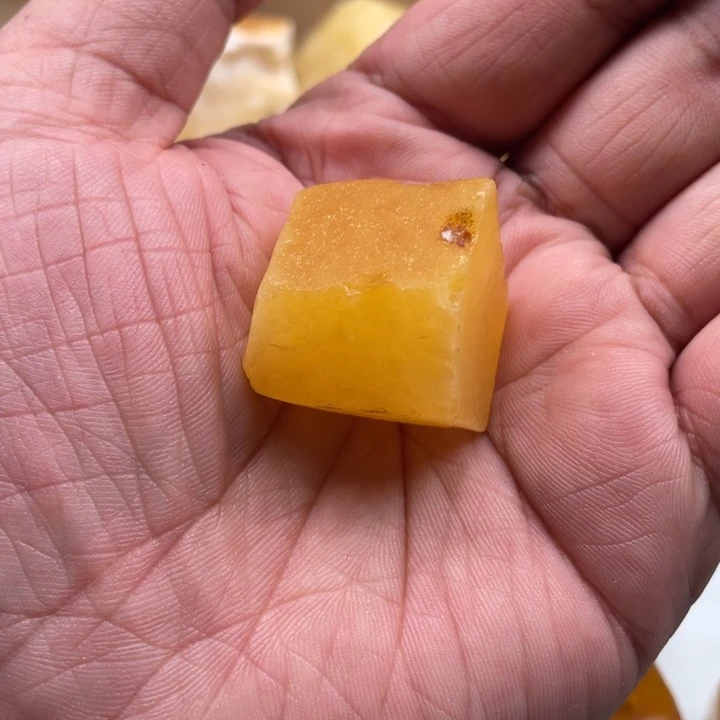 定制琥珀未镶嵌Z****?琥珀蜜蜡原石定制