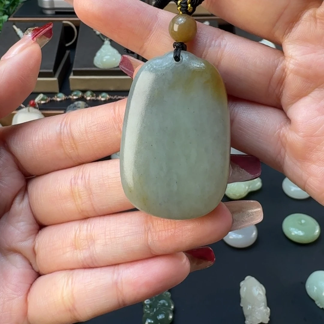 和田玉颈饰未镶嵌越*格