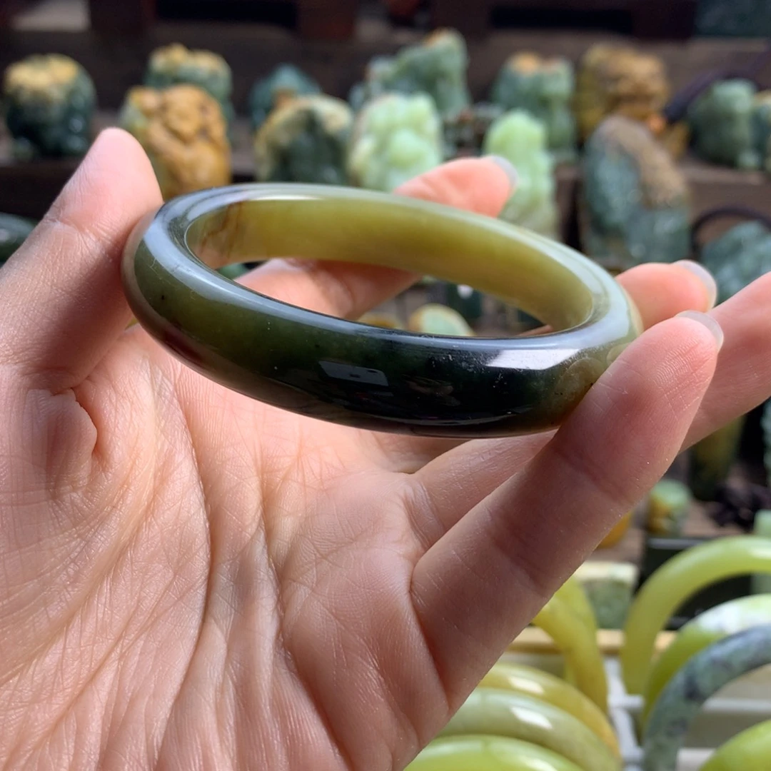 岫岩河磨玉（透闪石质玉）手镯未镶嵌张*胖