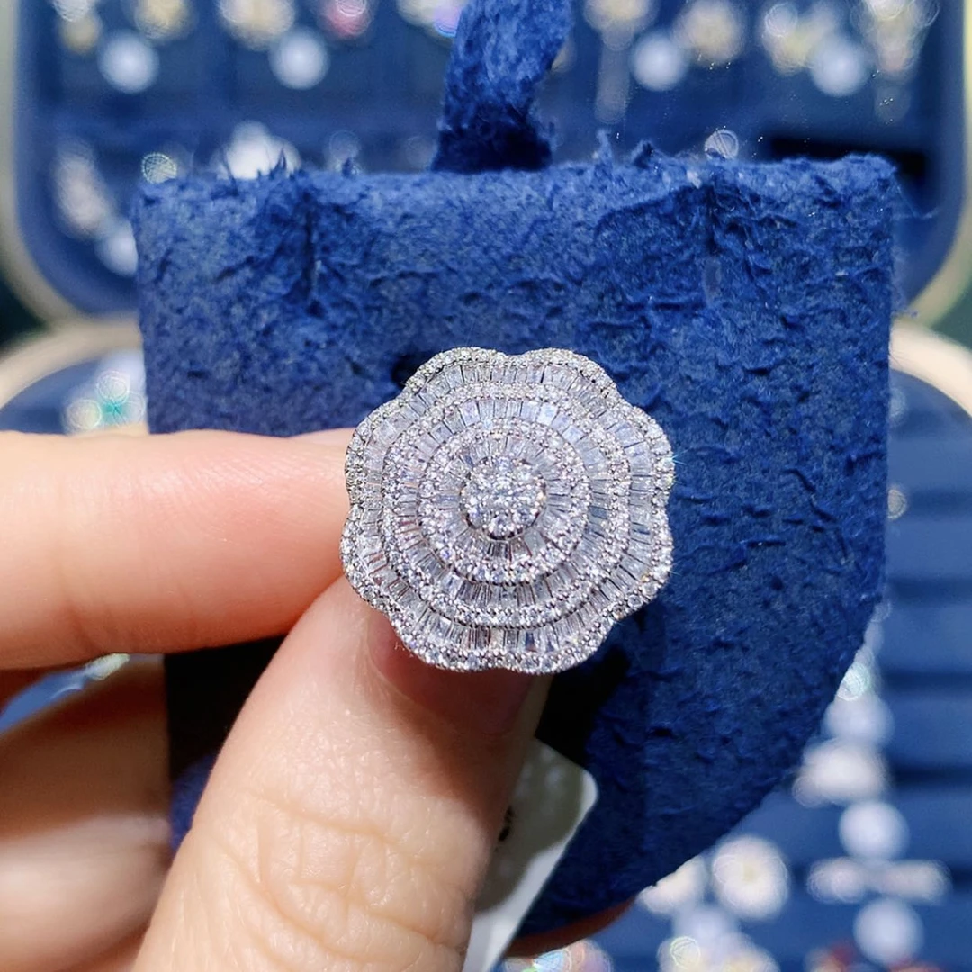 【闪购商品】18K金镶嵌戒托钻石满钻大花朵戒指