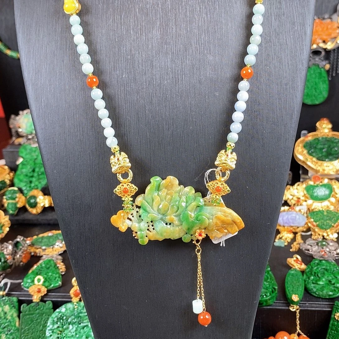 翡翠未镶嵌颈饰吊坠