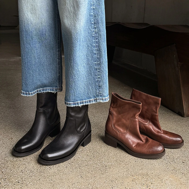 2025年秋冬新款英伦风切尔西靴子粗跟百搭时尚真皮中跟棕色短靴女