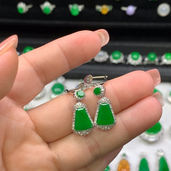 翡翠吊坠(不含链)18K金镶嵌大***洲