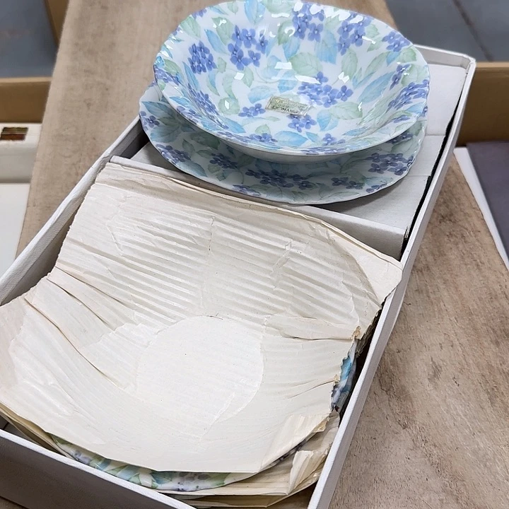 瓷片?****淼噗哈哈哈哈哈哈哈哈哈我笑