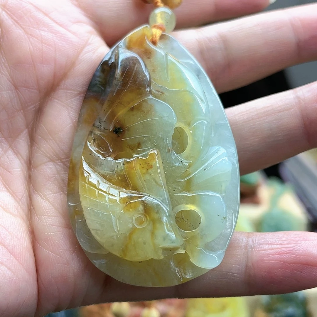 蛇纹石玉颈饰未镶嵌