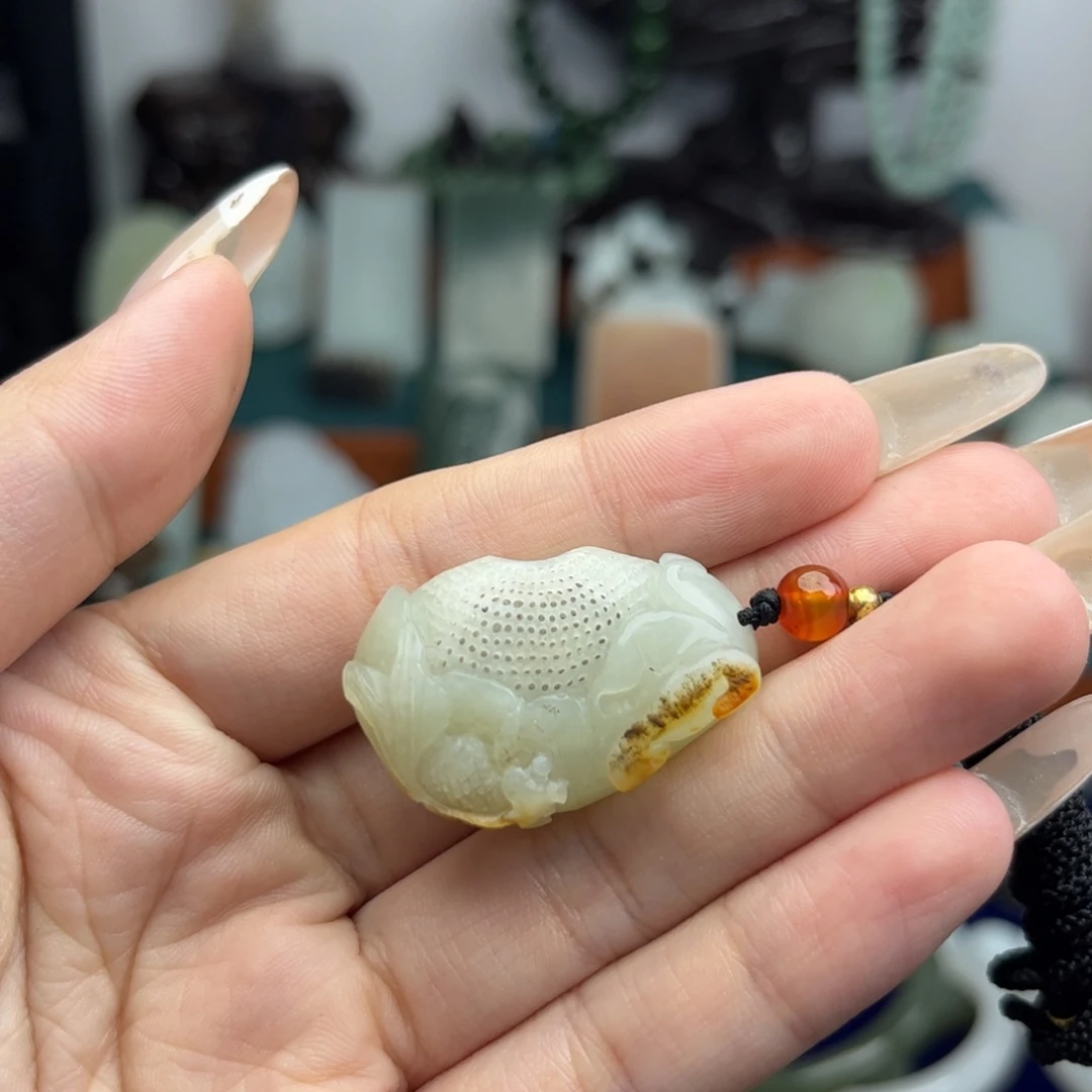 赵****颈饰未镶嵌和田玉