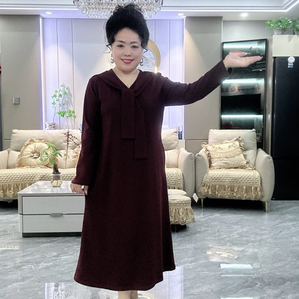 《乐姐》推荐新款秋冬季长款飘带连衣裙2827款，乐