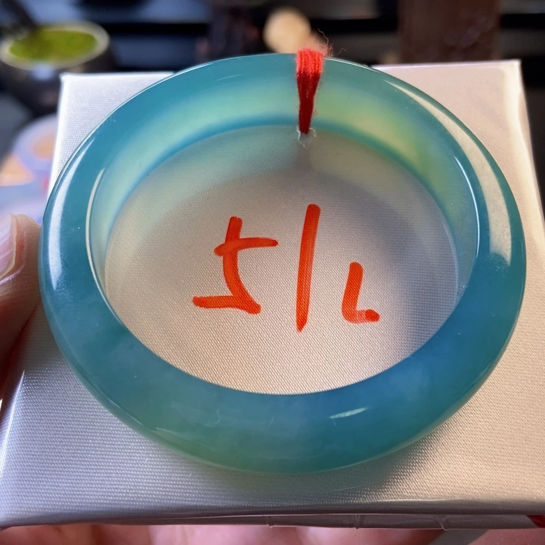 翡翠未镶嵌手镯11、海之蓝正圈