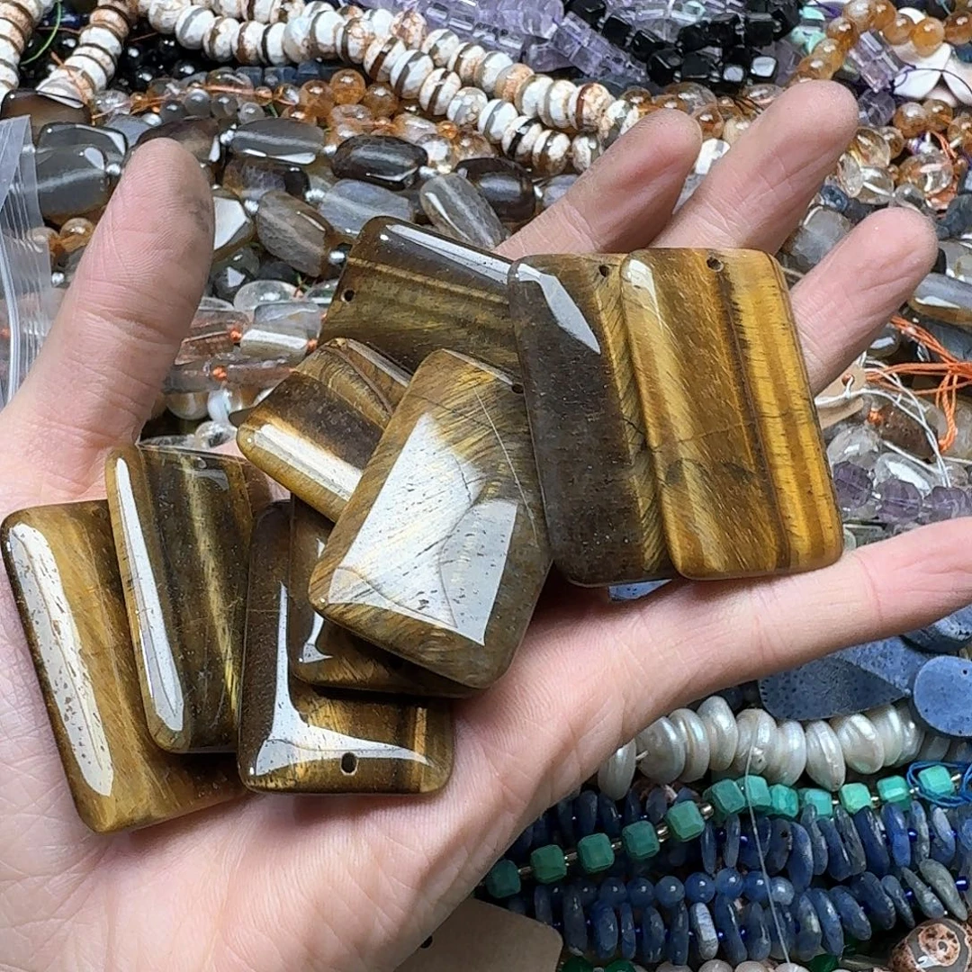 玛瑙/玉髓未镶嵌珠宝半成品一个30x50m黄虎吊坠