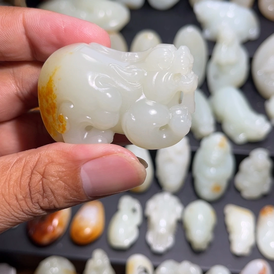 三***醒和田玉未镶嵌颈饰
