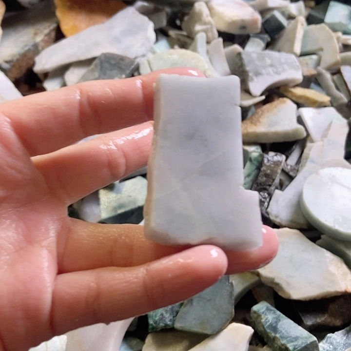 翡翠颈饰未镶嵌天然翡翠