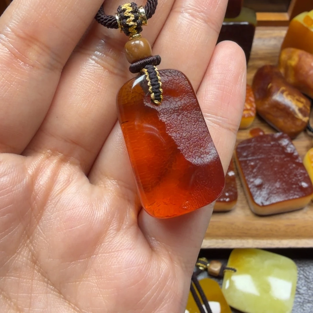 琥珀未镶嵌吊坠(赠链)
