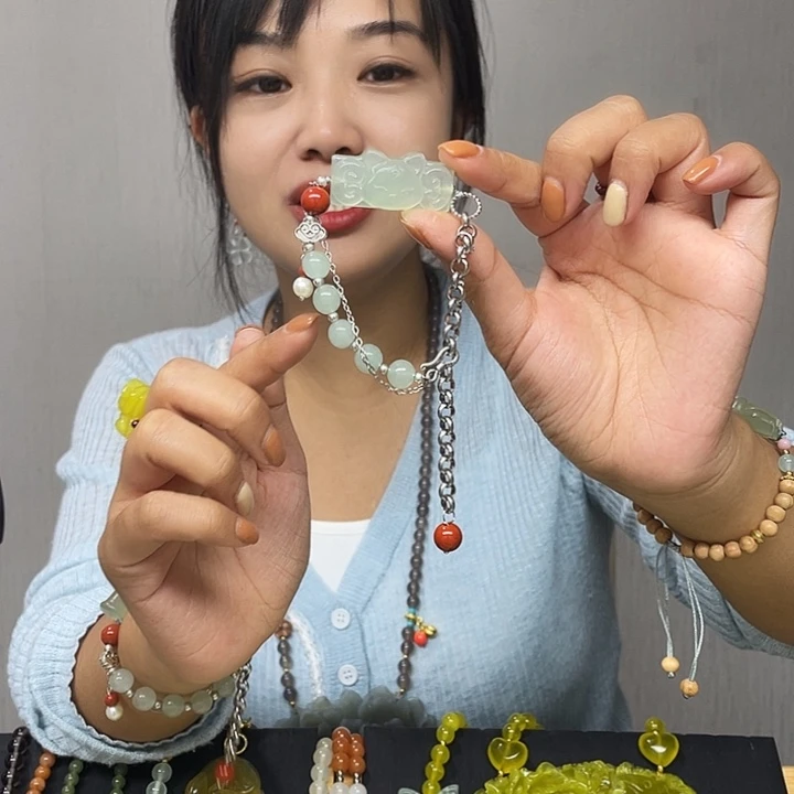 蛇纹石玉未镶嵌颈饰
