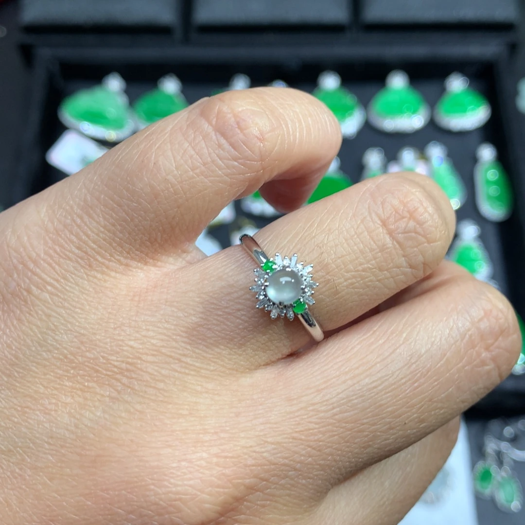 翡翠18K金镶嵌戒指冰