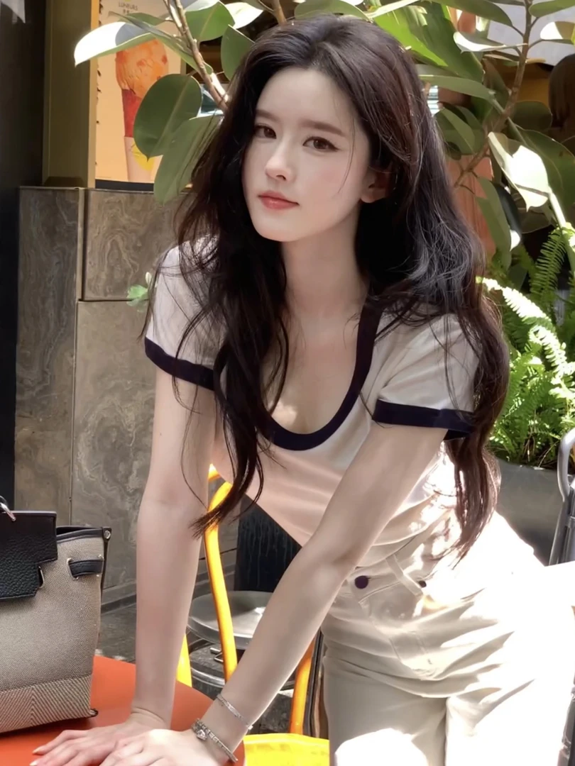 巨好看2025夏季新款设计师款小众极简风复古甜辣撞色U领短袖T恤女