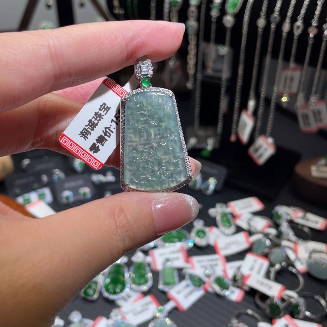 吊坠(不含链)未镶嵌翡翠
